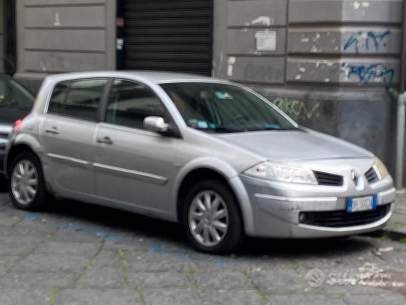 Usata Renault Mégane II Dynamique 106 CV (77 kW) 2007 Grigio Berlina