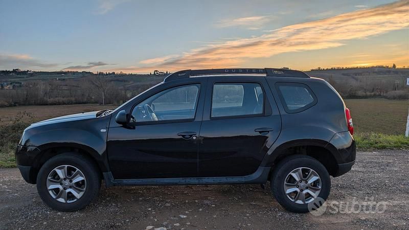 Usata Dacia Duster Lauréate 110 CV (80 kW) 2016 Nero SUV