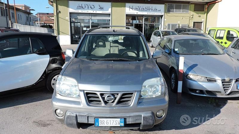 Usata Nissan X-Trail 114 CV (83 kW) 2002 Grigio SUV