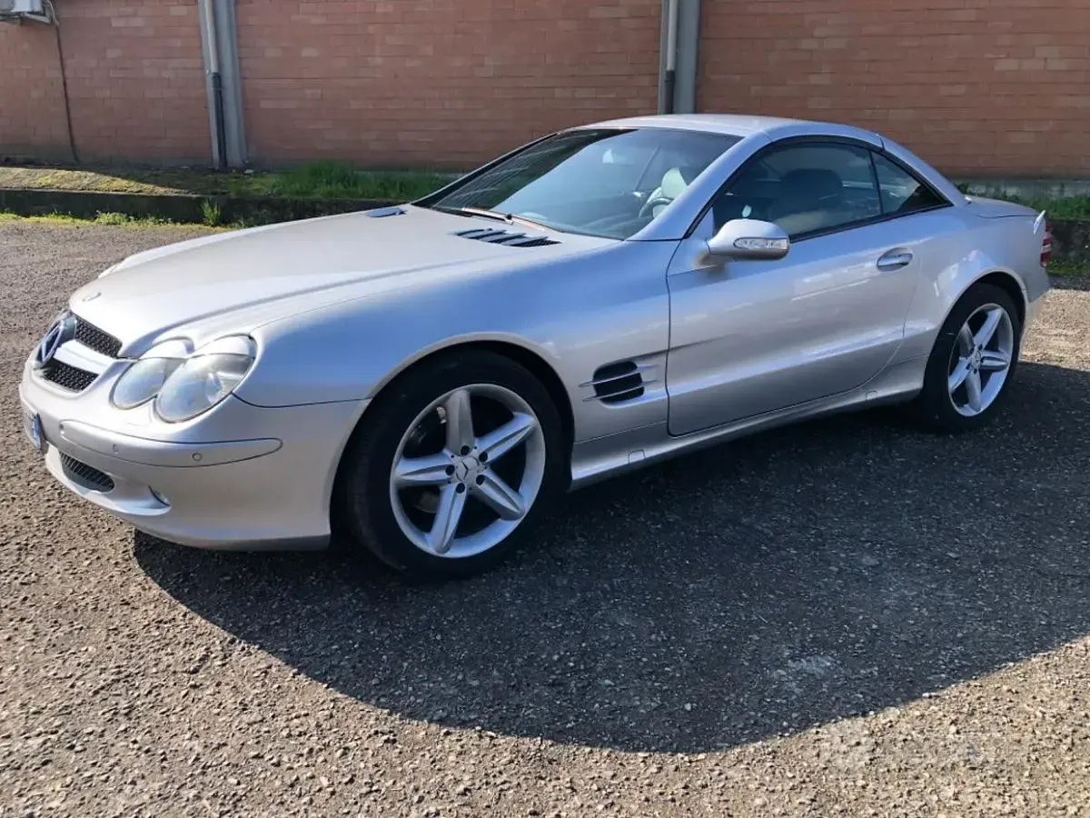 Begagnad Mercedes SL500 306 HK (225 kW) 2002 Grå Cab