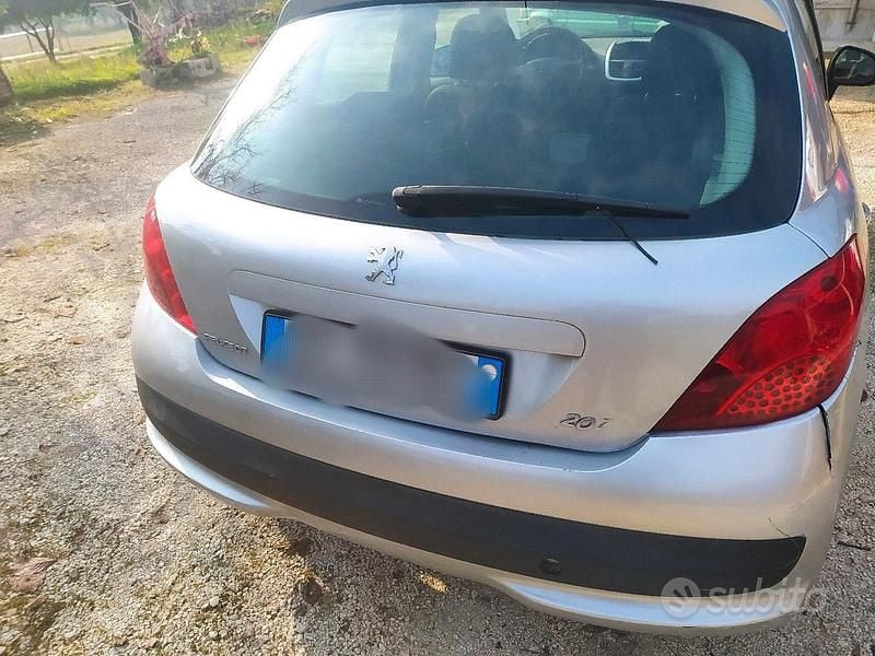 Grigio Usata 2009 Peugeot 207 Due volumi | 1990 € (Buon prezzo) - Immagine 1/4