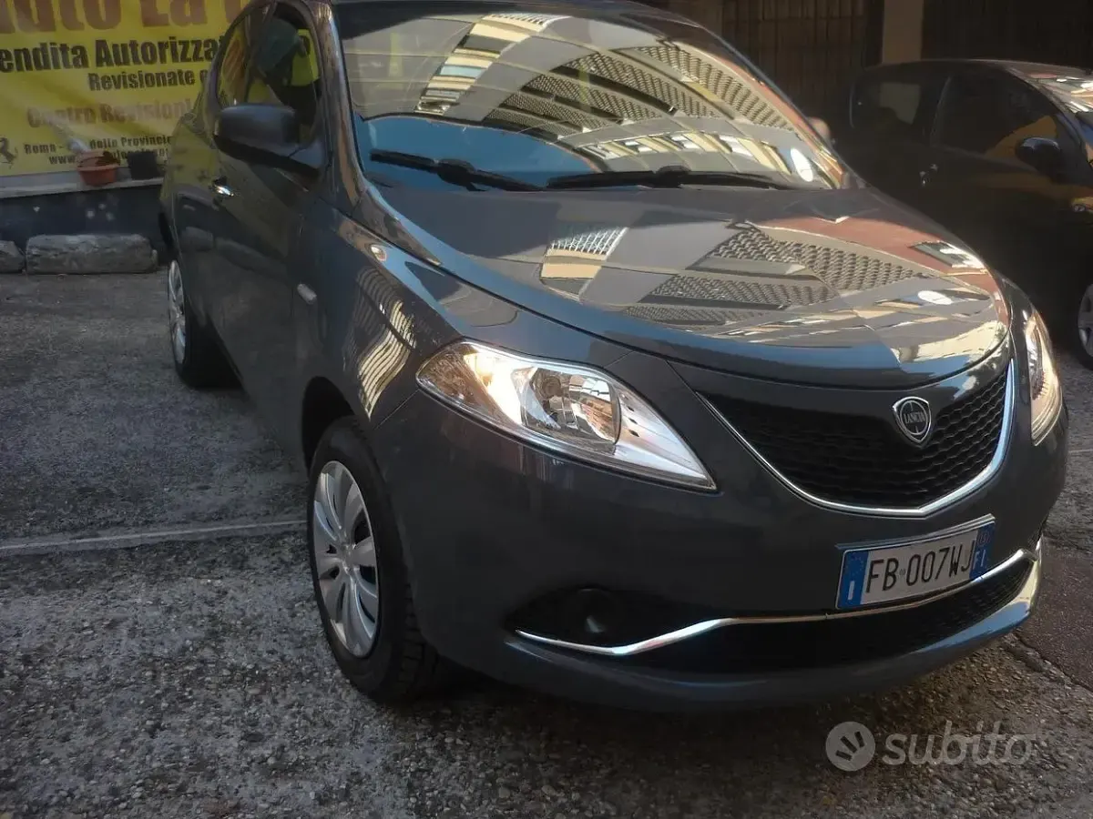 Usata Lancia Ypsilon Gold 80 CV (58 kW) 2015 Grigio Utilitaria