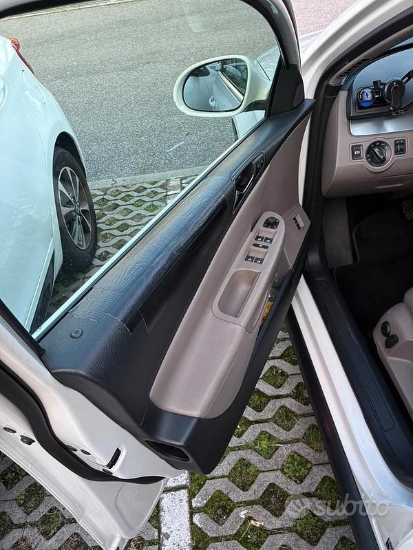 Usata VW Passat 116 CV (85 kW) 2007 Bianco Station wagon