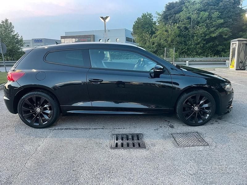 Usata VW Scirocco 170 CV (125 kW) 2010 Nero Coupé