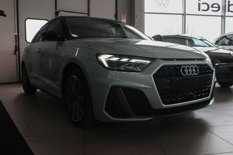 Nuova Audi A1 Sportback S-Line 116 CV (85 kW) 2026 Argento cavo / nero Utilitaria