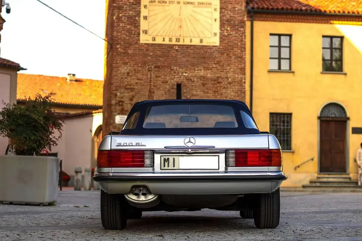 Usata Mercedes SL300 188 CV (138 kW) 1987 Argento Cabrio