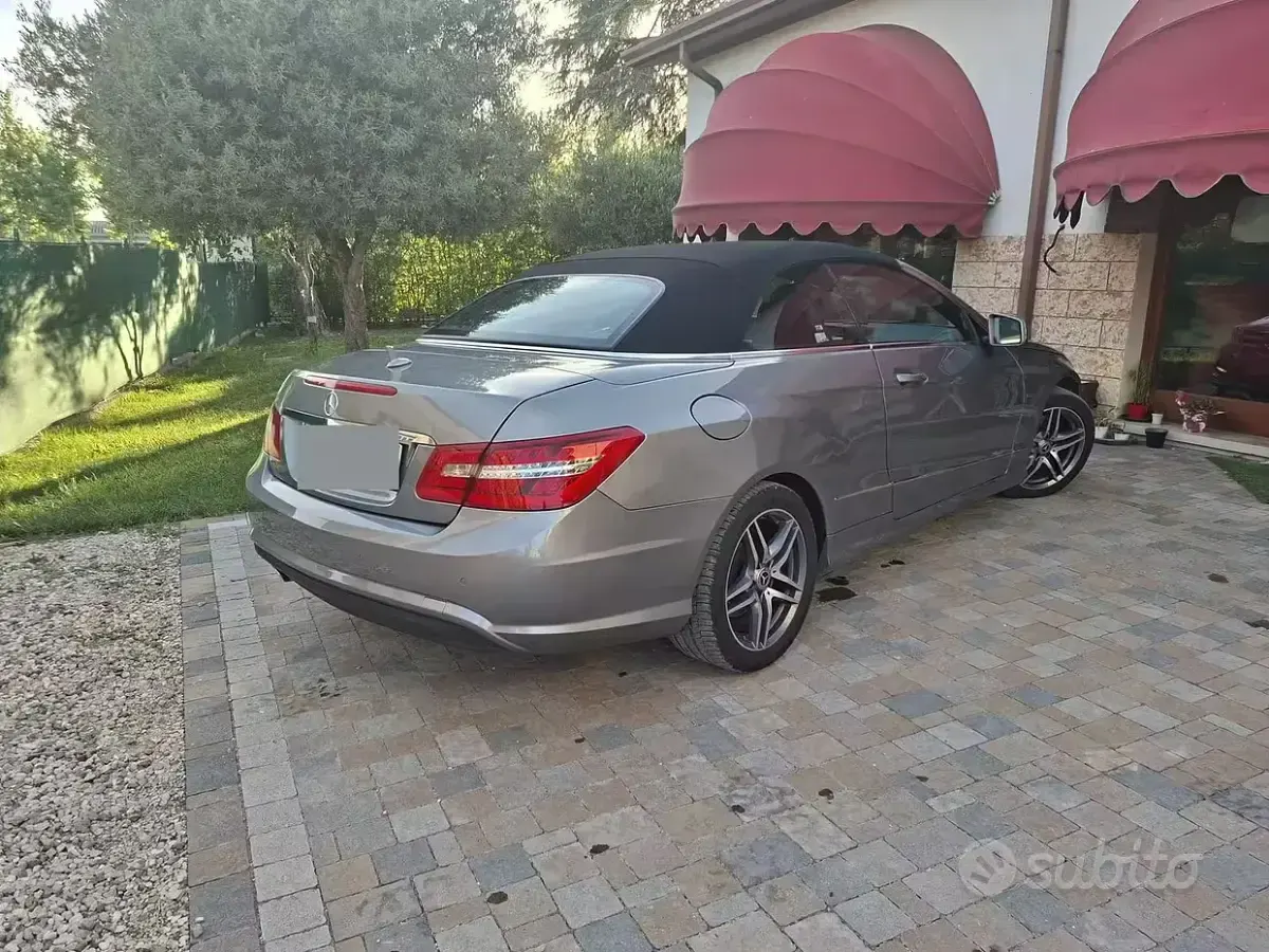 Usata Mercedes E220 170 CV (125 kW) 2012 Grigio Cabrio