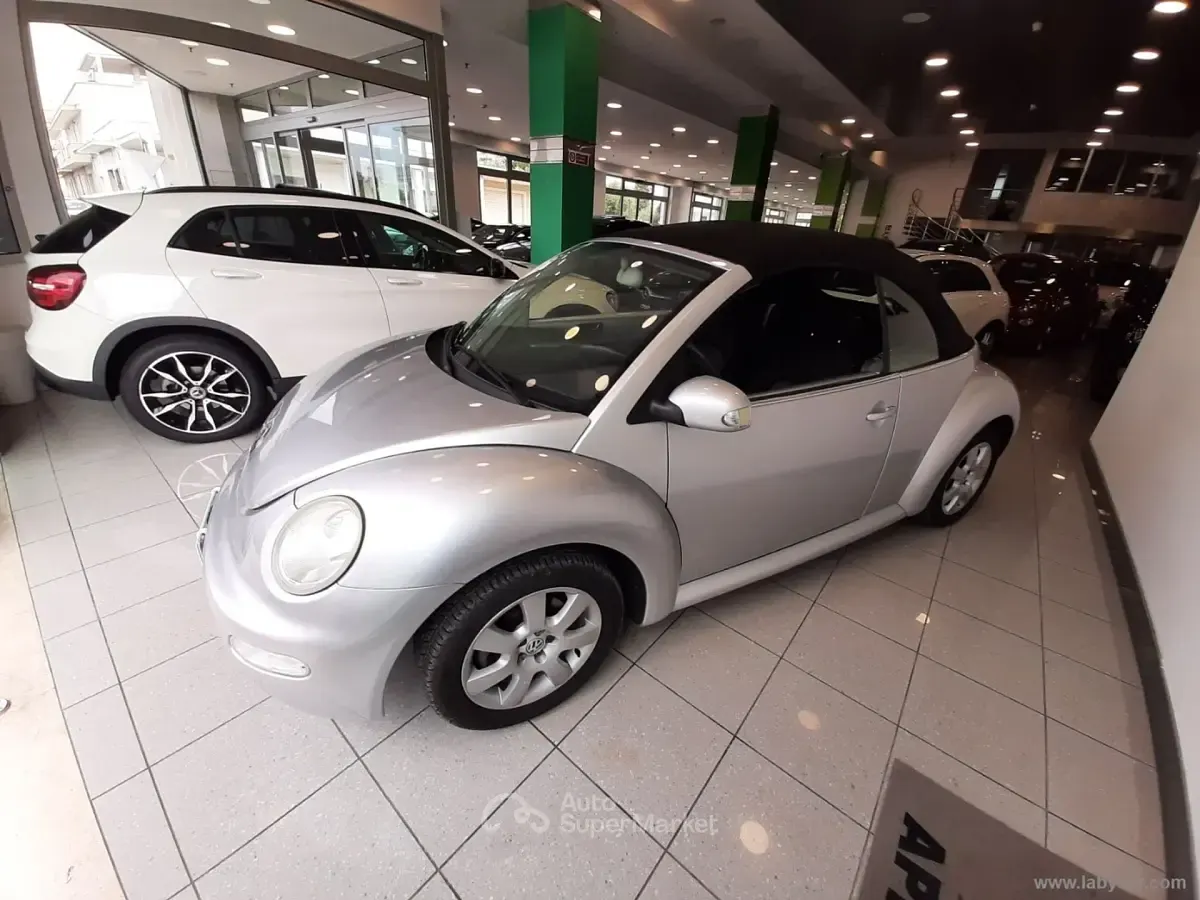 Usata VW New Beetle 102 CV (75 kW) 2005 Argento Utilitaria