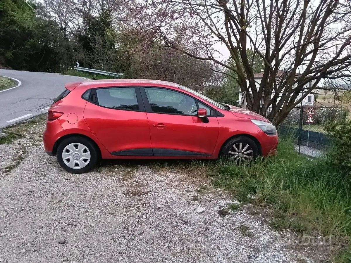 Usata Renault Clio IV 73 CV (53 kW) 2015 Rosso Berlina
