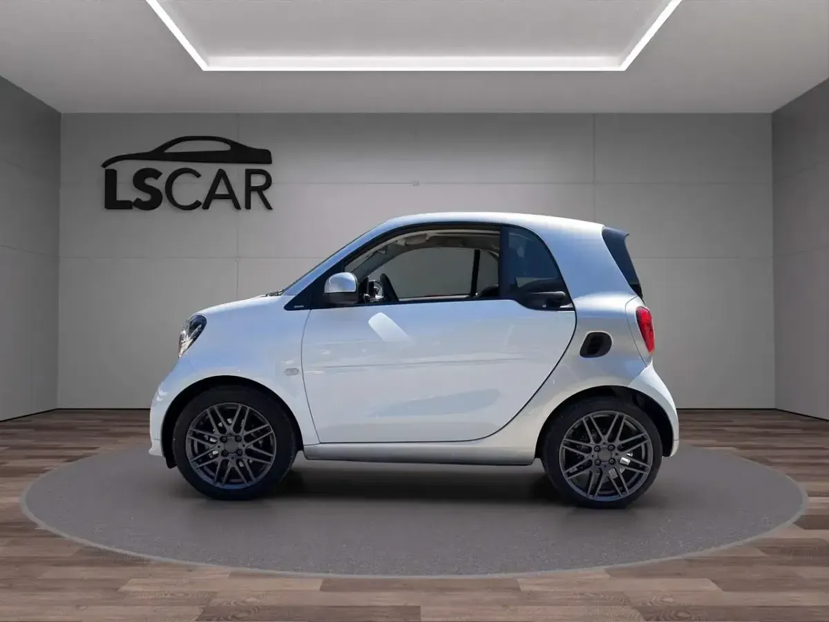 Usata Smart ForTwo Cabrio Brabus 89 CV (65 kW) 2017 Bianco Cabrio