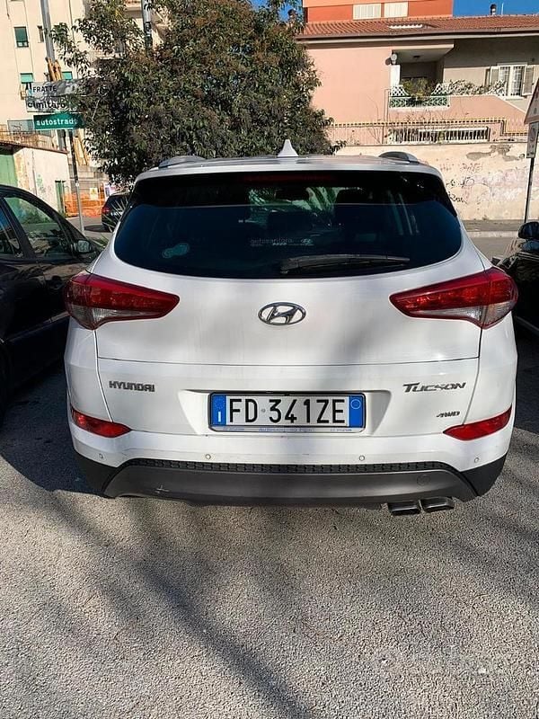Bianco Usata 2016 Hyundai Tucson Xpossible SUV | 11.000 € - Immagine 1/4