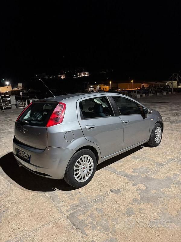 Usata Fiat Grande Punto 90 CV (66 kW) 2008 Grigio Utilitaria