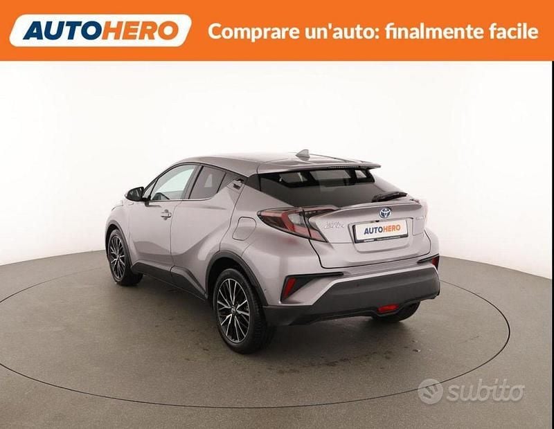 Begagnad Toyota C-HR Lounge 98 HK (72 kW) 2017 Grå SUV