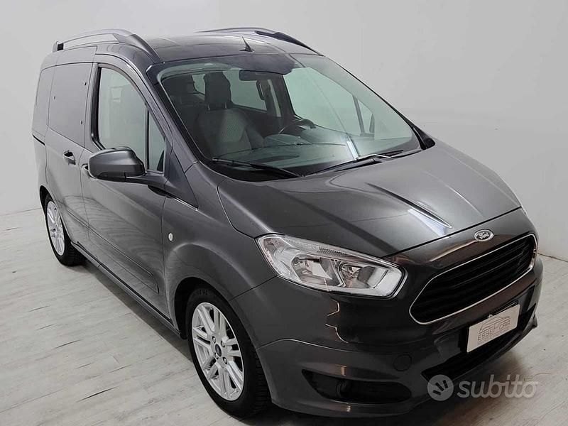 Usata Ford Tourneo Courier 95 CV (69 kW) 2018 Grigio Monovolume