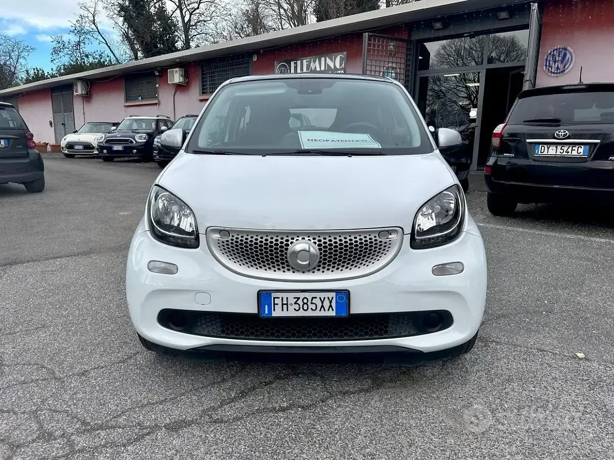 Usata Smart ForFour Passion 71 CV (52 kW) 2017 Bianco Utilitaria