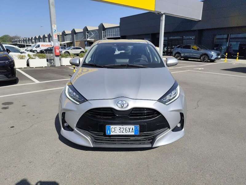 Usata Toyota Yaris Active 72 CV (52 kW) 2021 Grigio Berlina