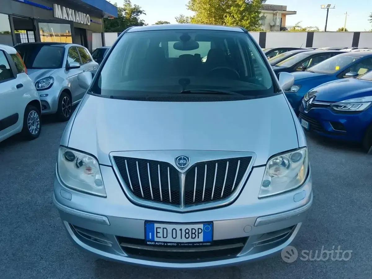 Usata Lancia Phedra 170 CV (125 kW) 2010 Grigio Monovolume