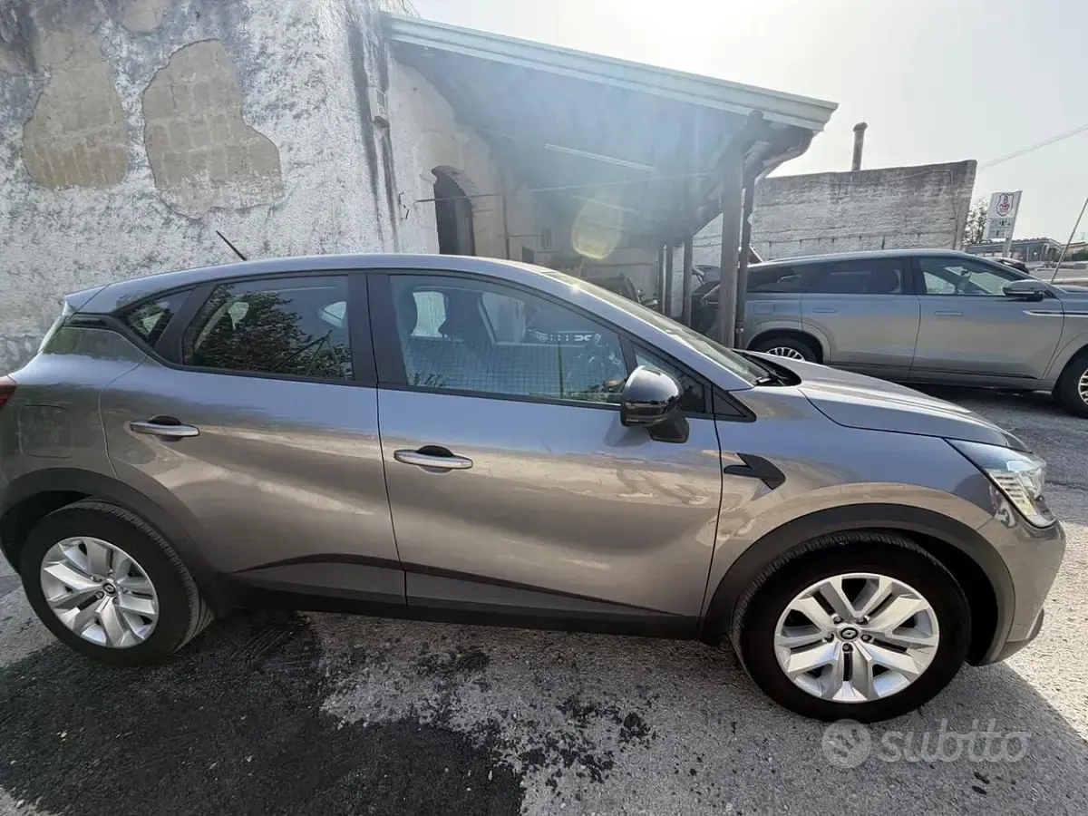 Usata Renault Captur Equilibre 91 CV (66 kW) 2023 Grigio SUV