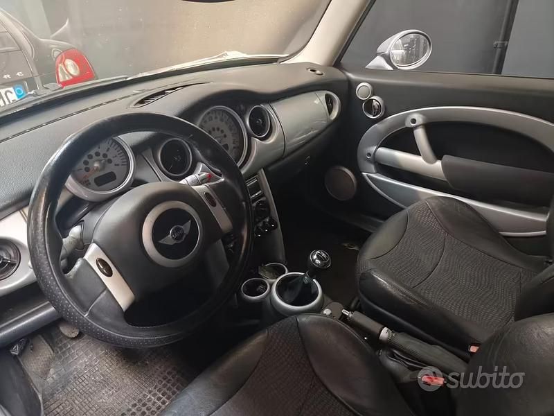Usata Mini Cooper 116 CV (85 kW) 2002 Rosso Utilitaria