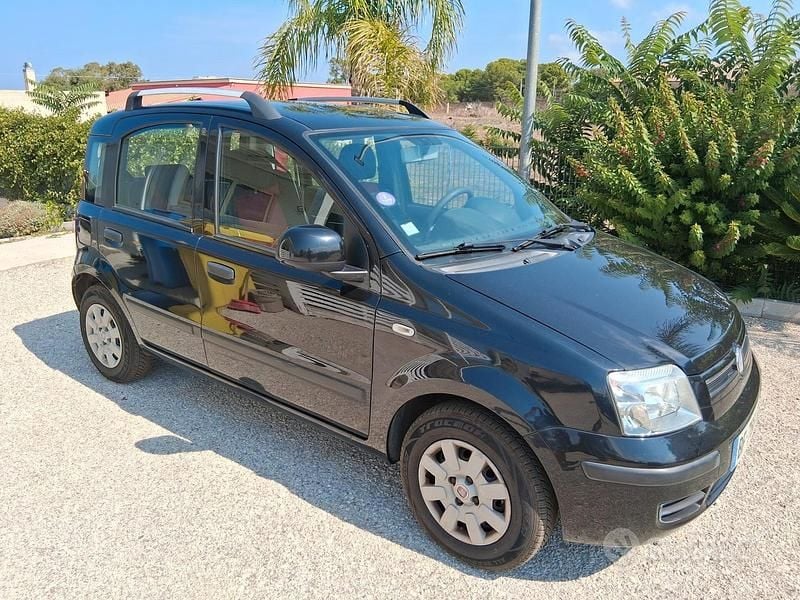Usata Fiat Panda Emotion 69 CV (50 kW) 2011 Nero Utilitaria