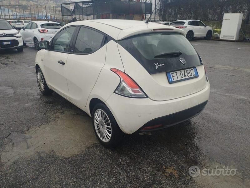 Usata Lancia Ypsilon Gold 69 CV (50 kW) 2018 Bianco Utilitaria