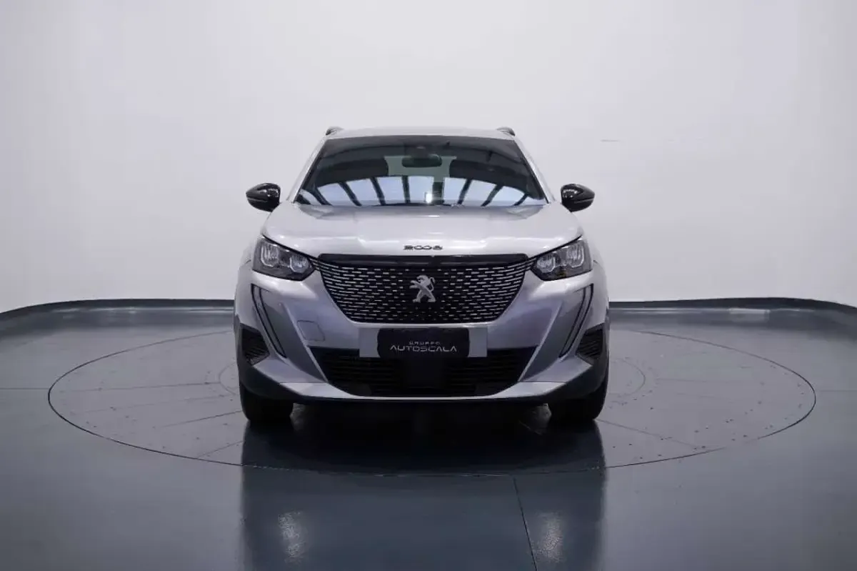 Usata Peugeot 2008 Allure 101 CV (74 kW) 2023 Grigio artense met. SUV