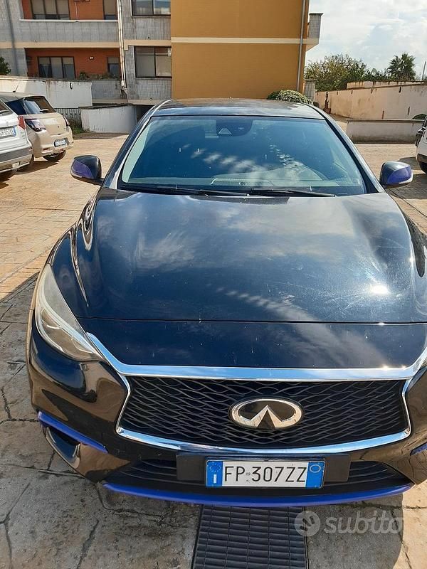 Nero Usata 2018 Infiniti Q30 Tre volumi | 12.000 € (Buon prezzo) - Immagine 1/4