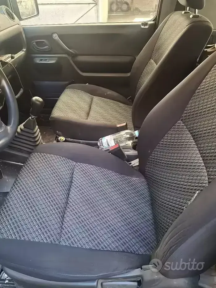 Usata Suzuki Jimny 85 CV (62 kW) 2015 Grigio SUV
