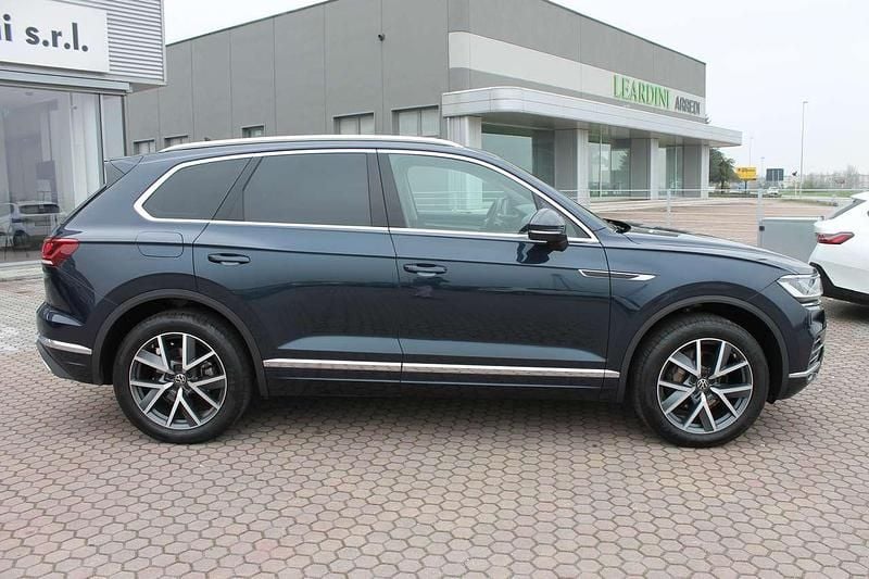 Usata VW Touareg Elegance 286 CV (210 kW) 2023 Meloe blue crystal SUV