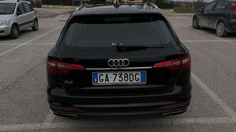 Käytetty Audi A4 Business 170 HP (125 kW) 2020 Musta Farmari