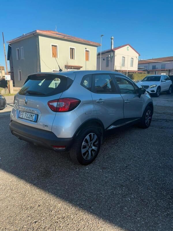 Usata Renault Captur Intens 90 CV (66 kW) 2016 Grigio SUV