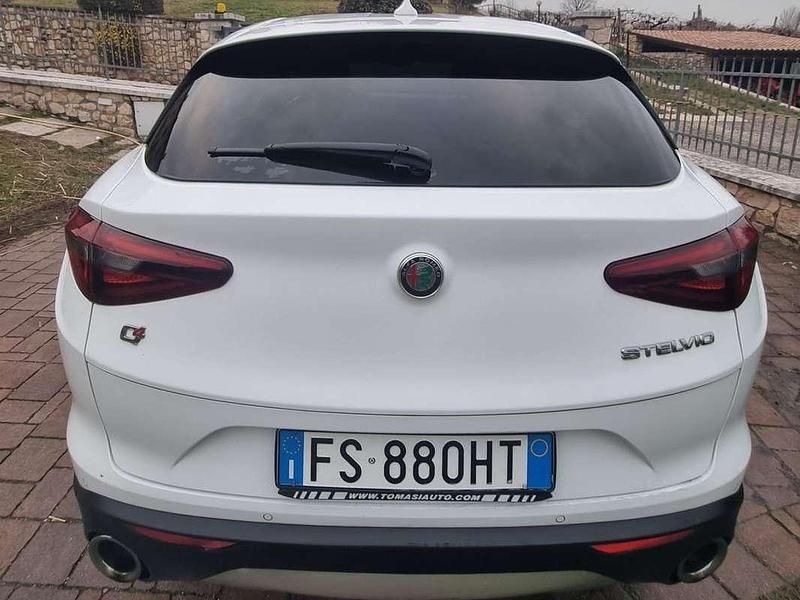 Usata Alfa Romeo Stelvio Executive 209 CV (153 kW) 2018 Bianco SUV