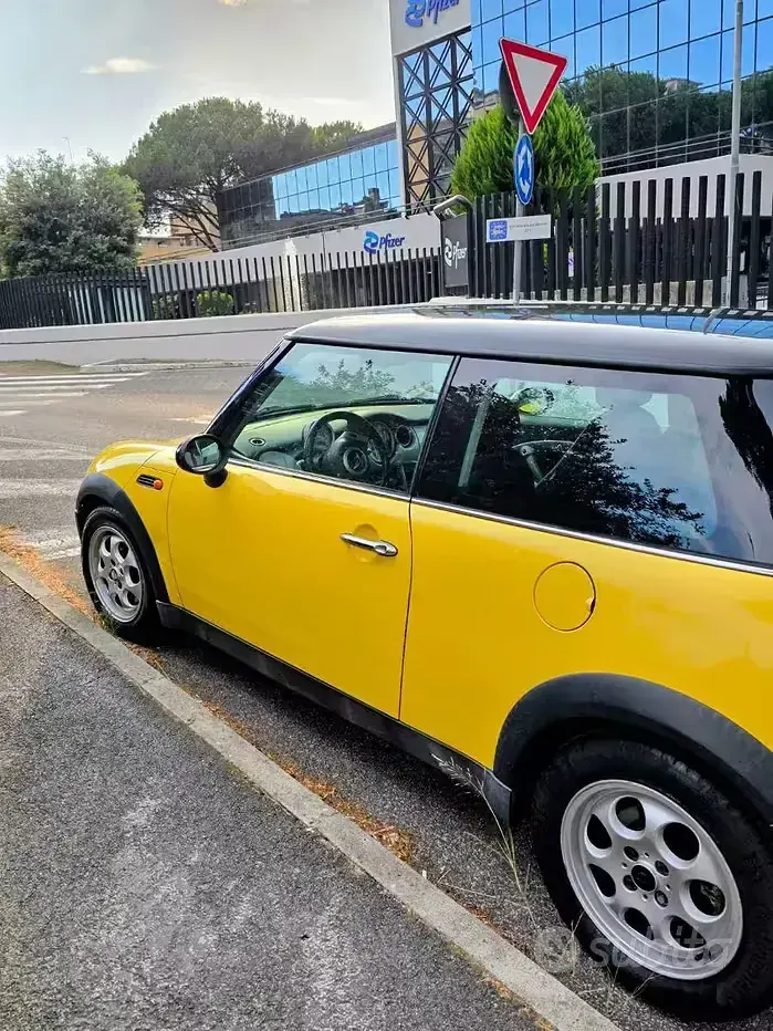 Usata Mini Cooper 116 CV (85 kW) 2002 Giallo Utilitaria