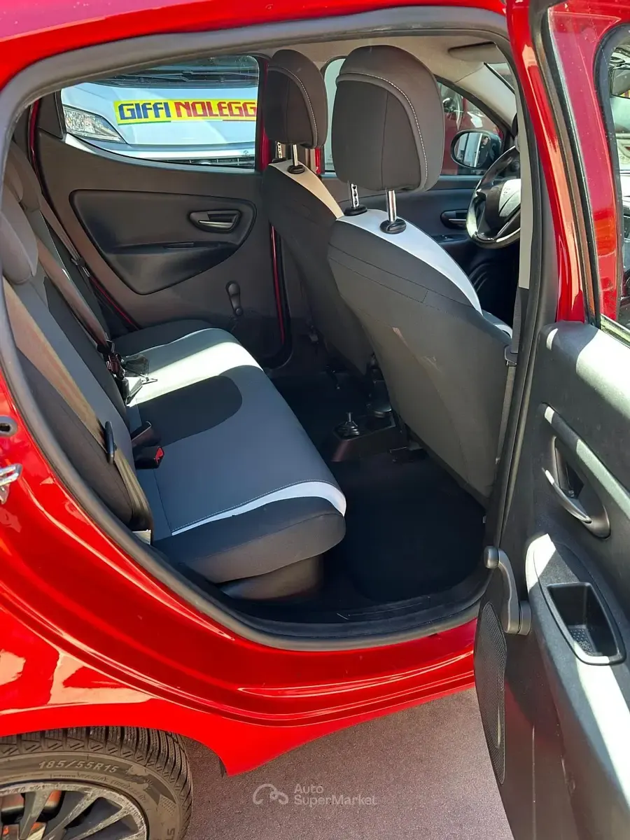 Usata Lancia Ypsilon 69 CV (50 kW) 2015 Rosso Utilitaria
