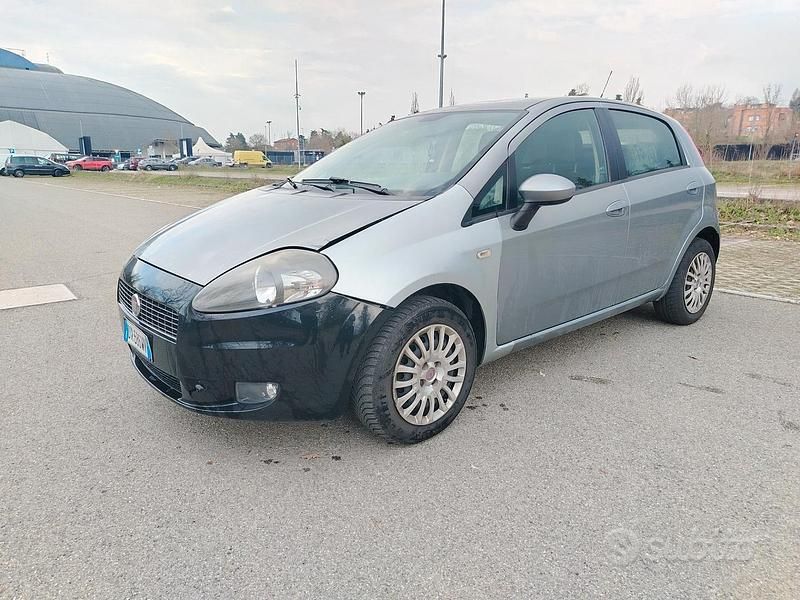 Usata Fiat Grande Punto 77 CV (56 kW) 2009 Grigio Utilitaria