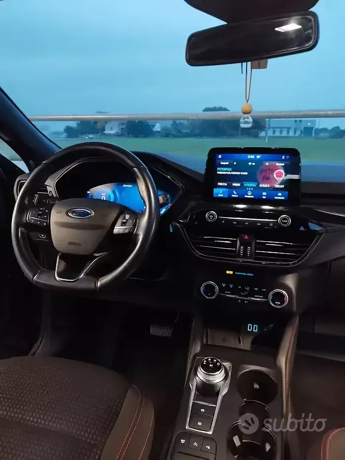 Usata Ford Kuga ST-Line 120 CV (88 kW) 2021 Nero SUV