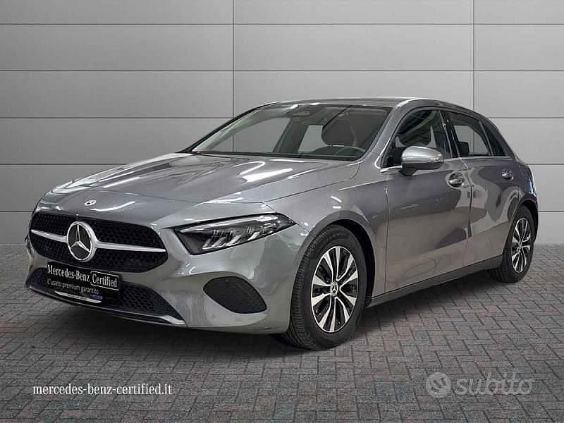 Grigio Usata 2025 Mercedes A180 Advanced Berlina | 32.500 € (Buon prezzo) - Immagine 1/4