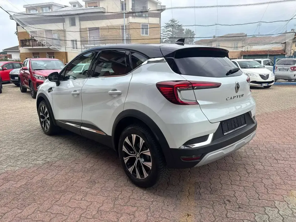Usata Renault Captur Techno 101 CV (74 kW) 2024 Bianco SUV