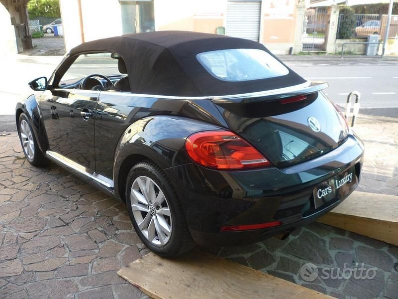 Usata VW Beetle Cabriolet Design 105 CV (77 kW) 2016 Nero Cabrio