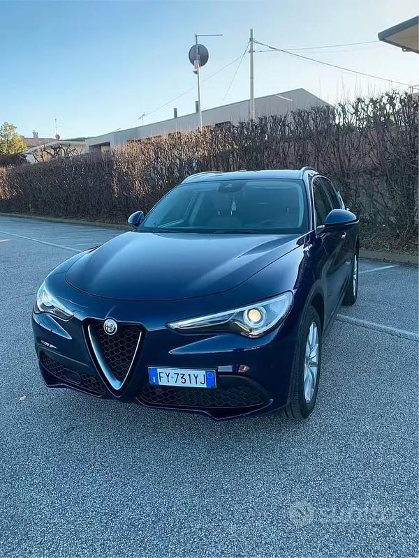Usata Alfa Romeo Stelvio Executive 190 CV (139 kW) 2019 Blu SUV
