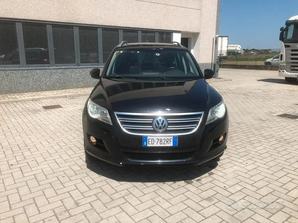 Usata VW Tiguan R-line 140 CV (102 kW) 2010 Nero SUV