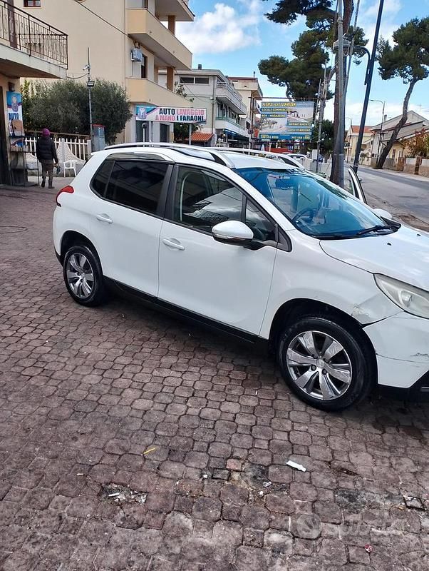 Usata Peugeot 2008 Allure 81 CV (59 kW) 2014 Bianco SUV