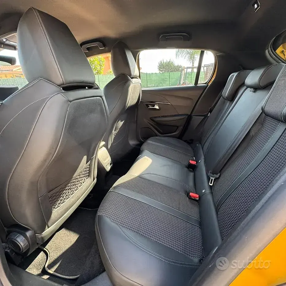 Usata Peugeot 208 102 CV (75 kW) 2019 Utilitaria