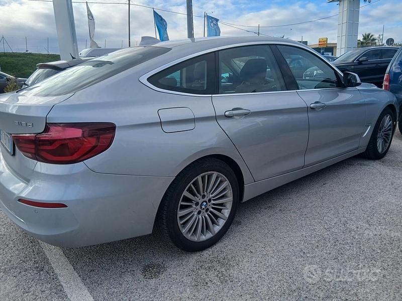 Usata BMW 318 Luxury Line 149 CV (109 kW) 2019 Grigio Berlina