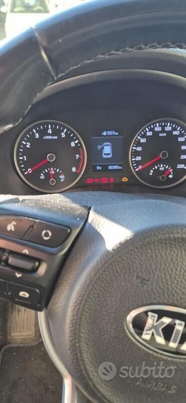 Usata Kia Stonic Style 120 CV (88 kW) 2019 Grigio SUV