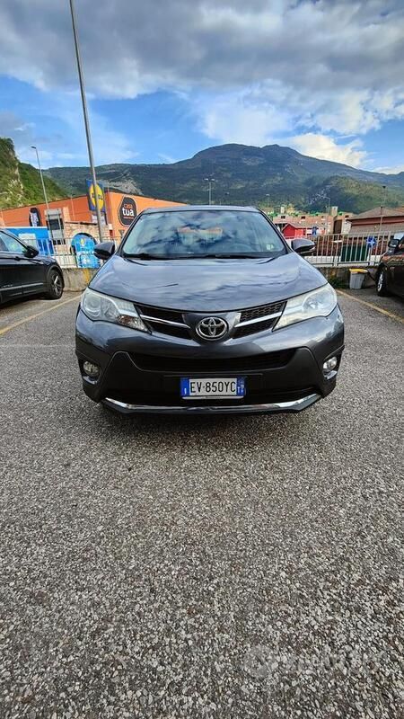 Grigio Usata 2014 Toyota RAV4 Style SUV | 9500 € (Buon prezzo) - Immagine 1/4