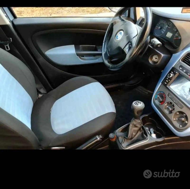Blu Usata 2007 Fiat Grande Punto Due volumi | 2800 € (Buon prezzo) - Immagine 1/4