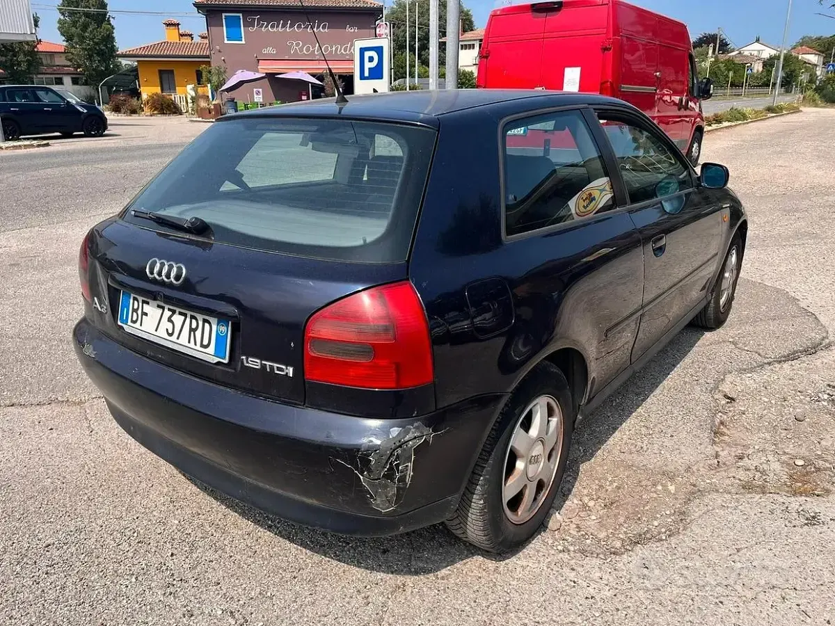 Usata Audi A3 Ambition 110 CV (80 kW) 1999 Bluazzurro Utilitaria