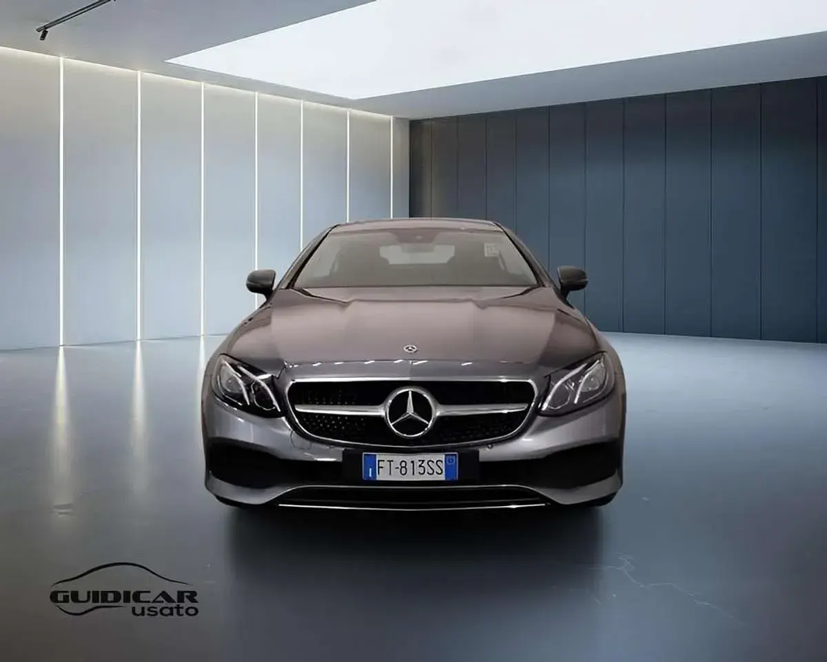 Usata Mercedes E220 Business 194 CV (142 kW) 2019 Grigio Coupé