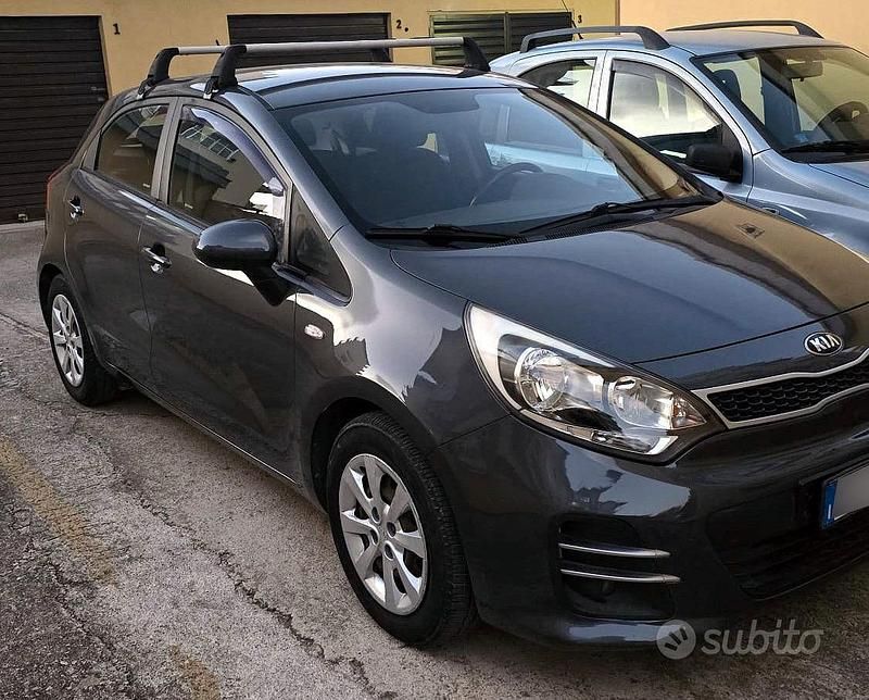 Usata Kia Rio Active 75 CV (55 kW) 2015 Grigio Berlina